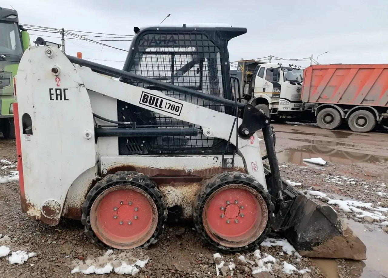 Bull SL700 Мини погрузчик