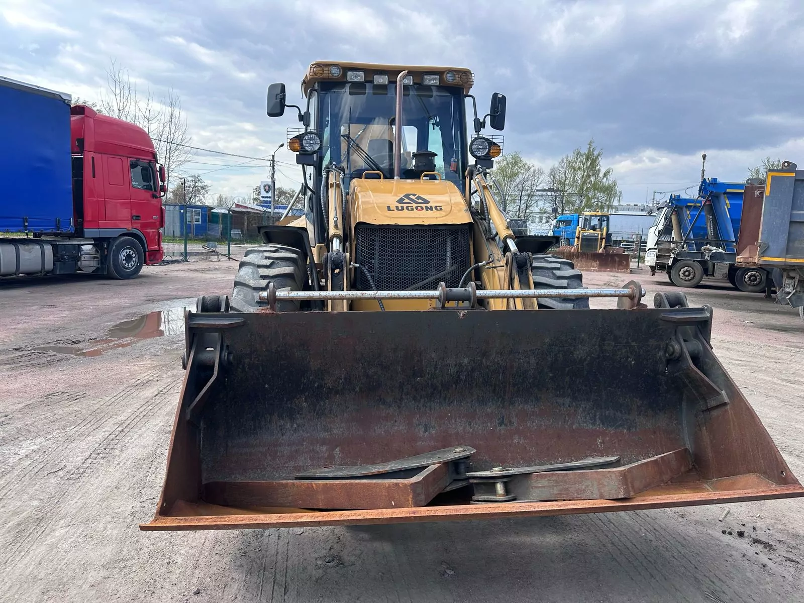 LUGONG LG388H Экскаватор-погрузчик