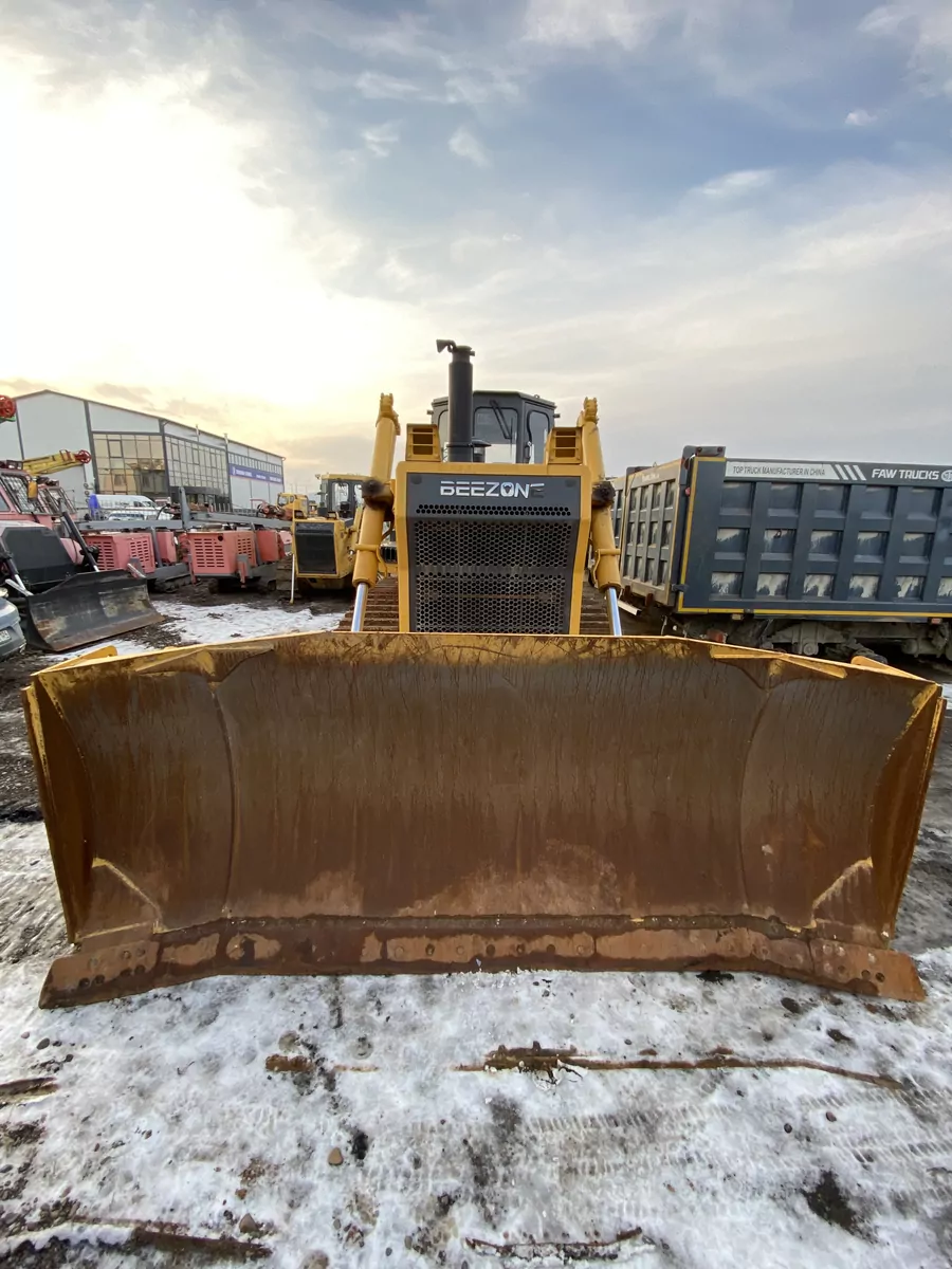 Beezone D32-5 Бульдозер