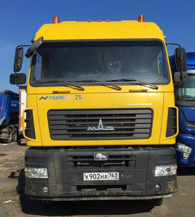 МАЗ 6430С9-520-010 6x4 Седельный тягач