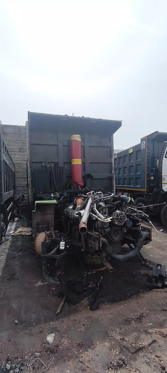 Shacman SX331863366 8x4 Самосвал