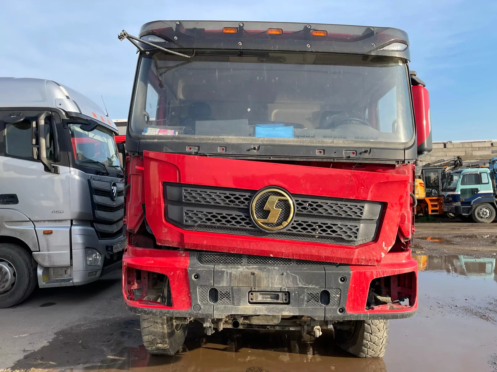 Shacman SX33186T366 8x4 Самосвал