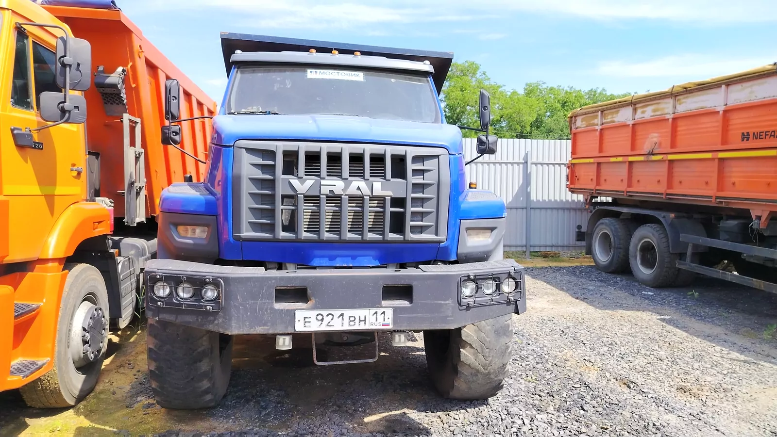 ПРОИЗВОДСТВЕННАЯ КОМПАНИЯ УНИВЕРСАЛЬНОЙ СПЕЦТЕХНИКИ 4679G2 на шасси Ural NEXT 5557 6x6 Самосвал