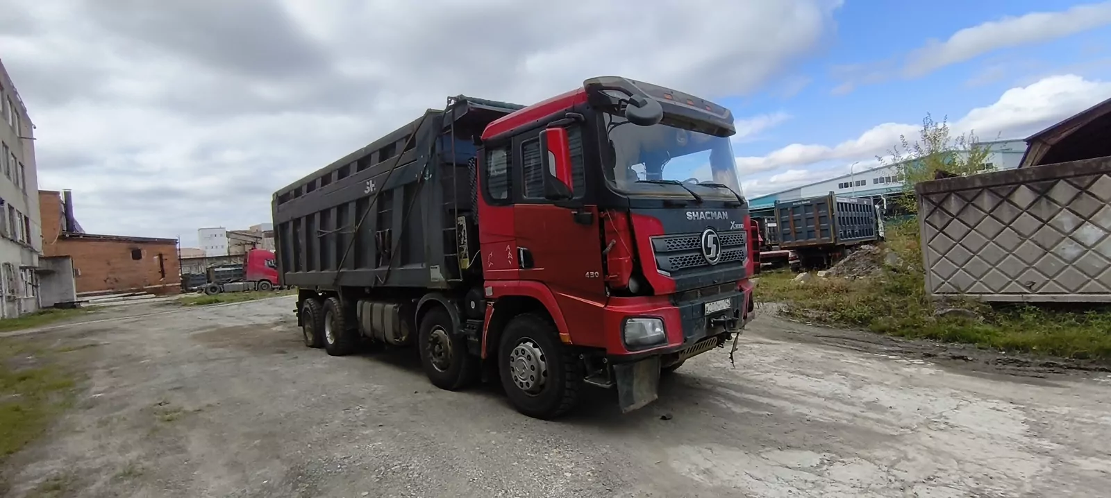 Shacman SX33186V366 8x4 Самосвал