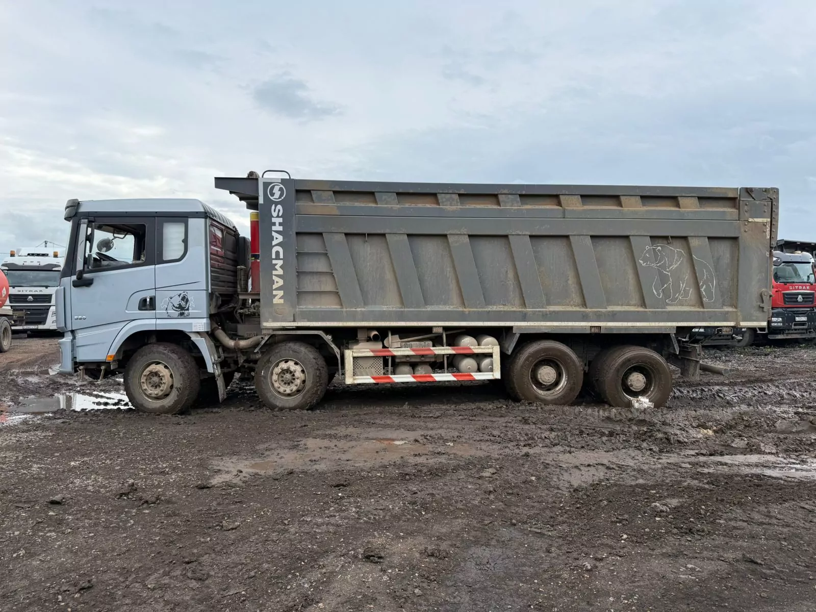 Shacman SX331863366 8x4 Самосвал