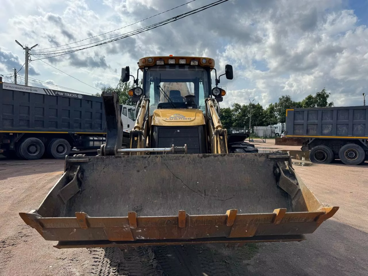 LUGONG LG388H Экскаватор-погрузчик