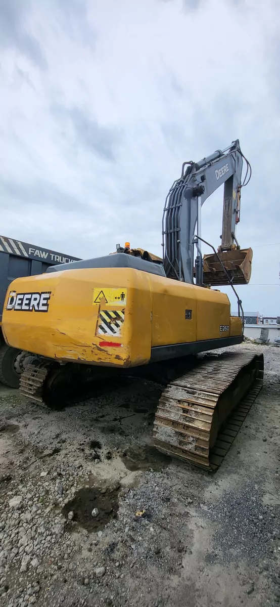 John Deere E260 Экскаватор