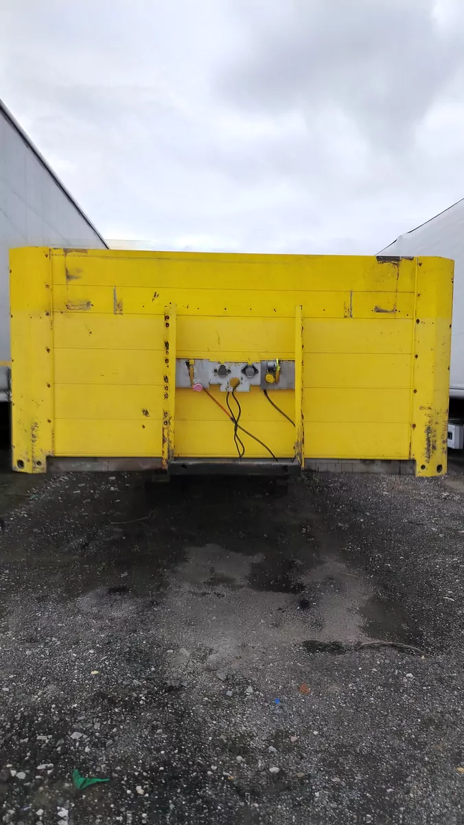 Schmitz Cargobull SCS Полуприцеп шторный
