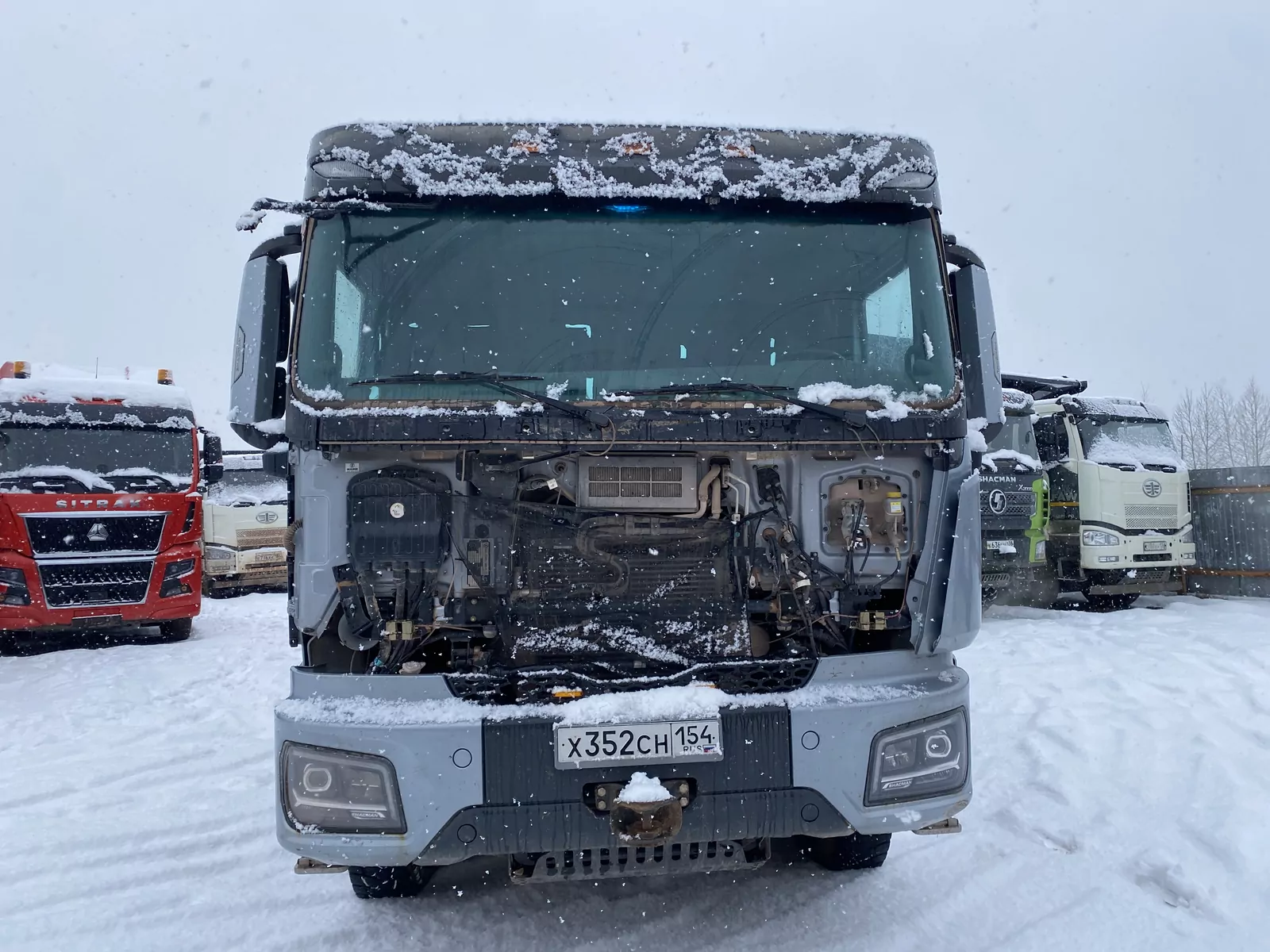 Shacman SX331863366 8x4 Самосвал
