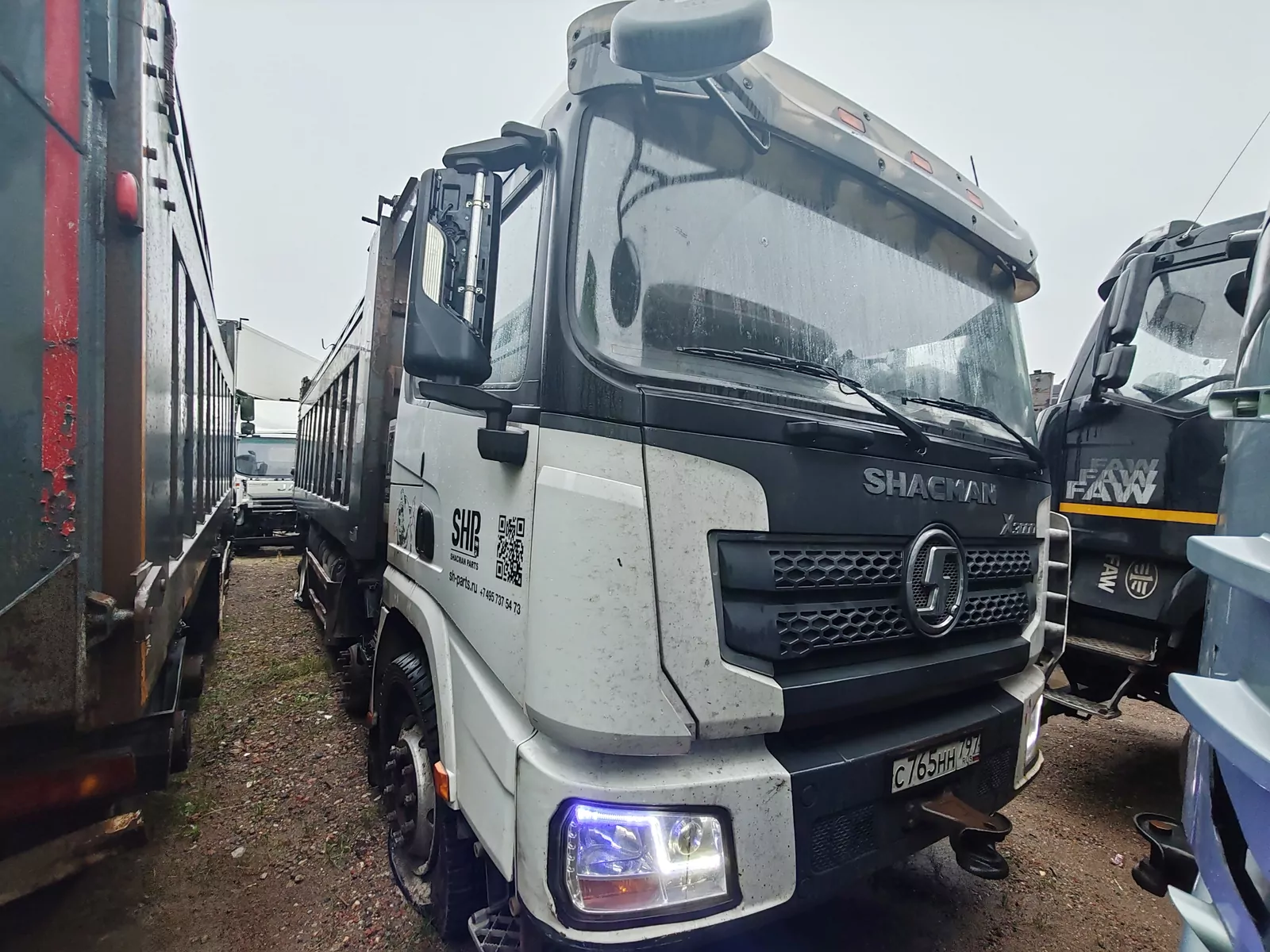 Shacman SX33186W366C 8x4 Самосвал