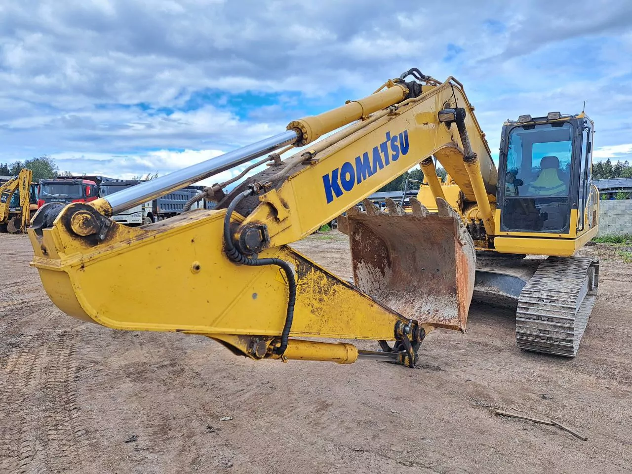 KOMATSU PC220LC-8M0 Экскаватор