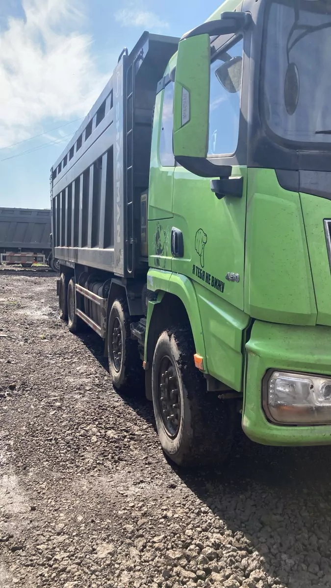 Shacman SX33186V366 8x4 Самосвал