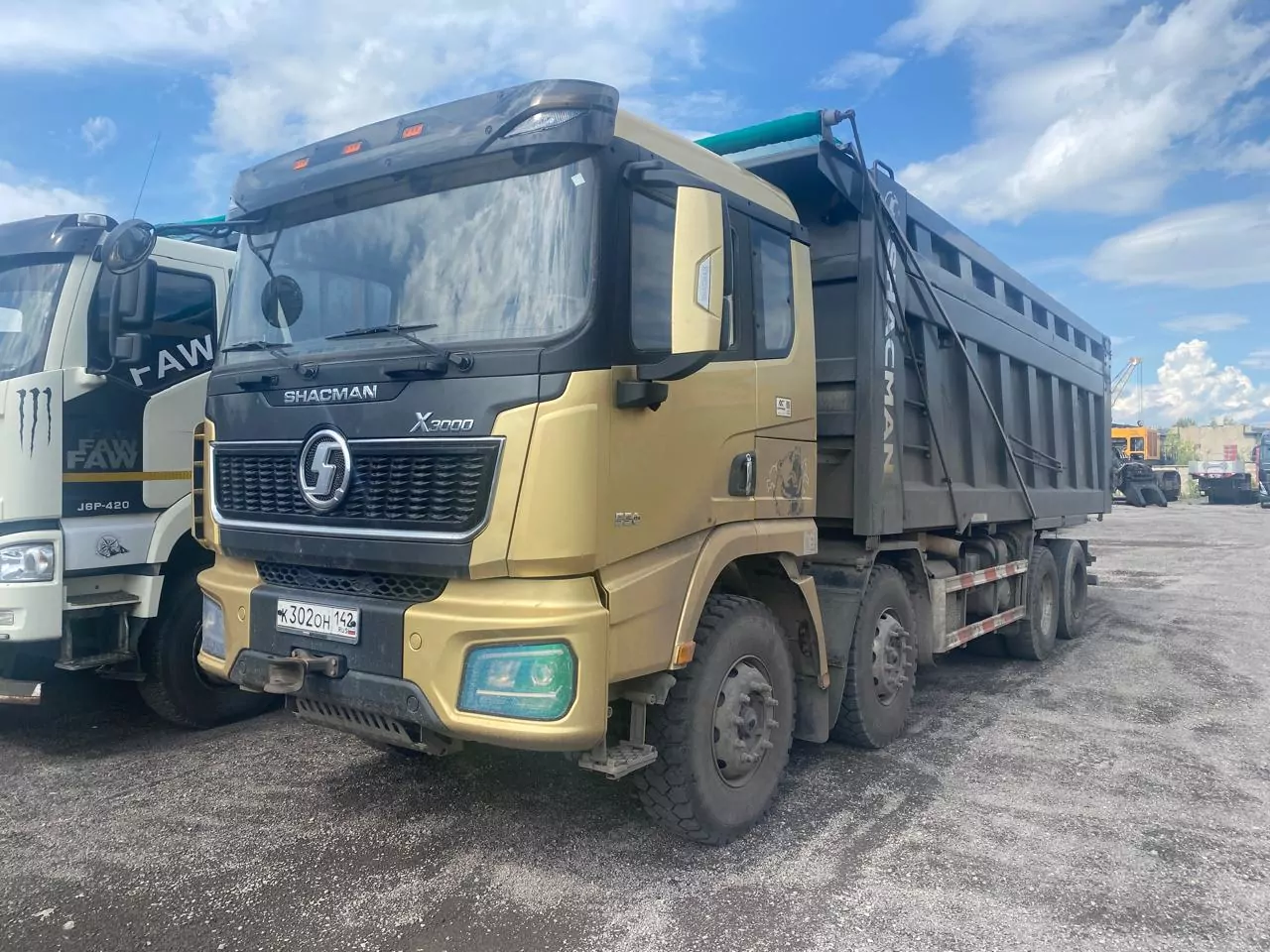 Shacman SX331863366 8x4 Самосвал