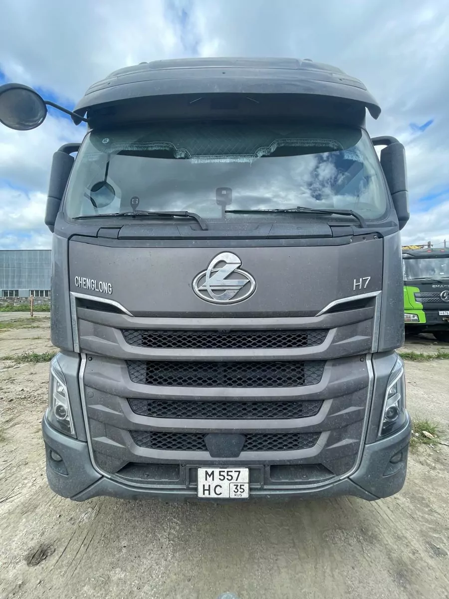 CHENGLONG H7 4x2 Седельный тягач