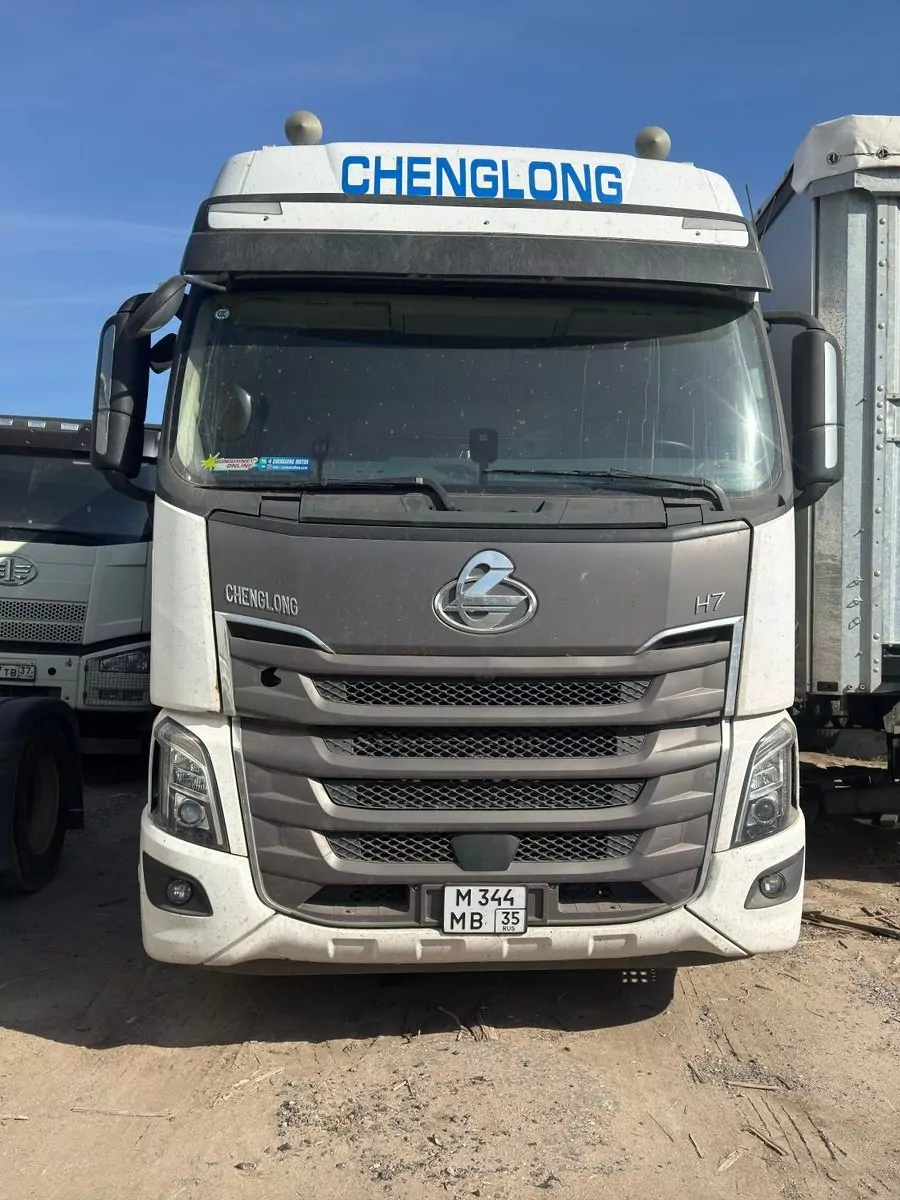 CHENGLONG H7 4x2 Седельный тягач