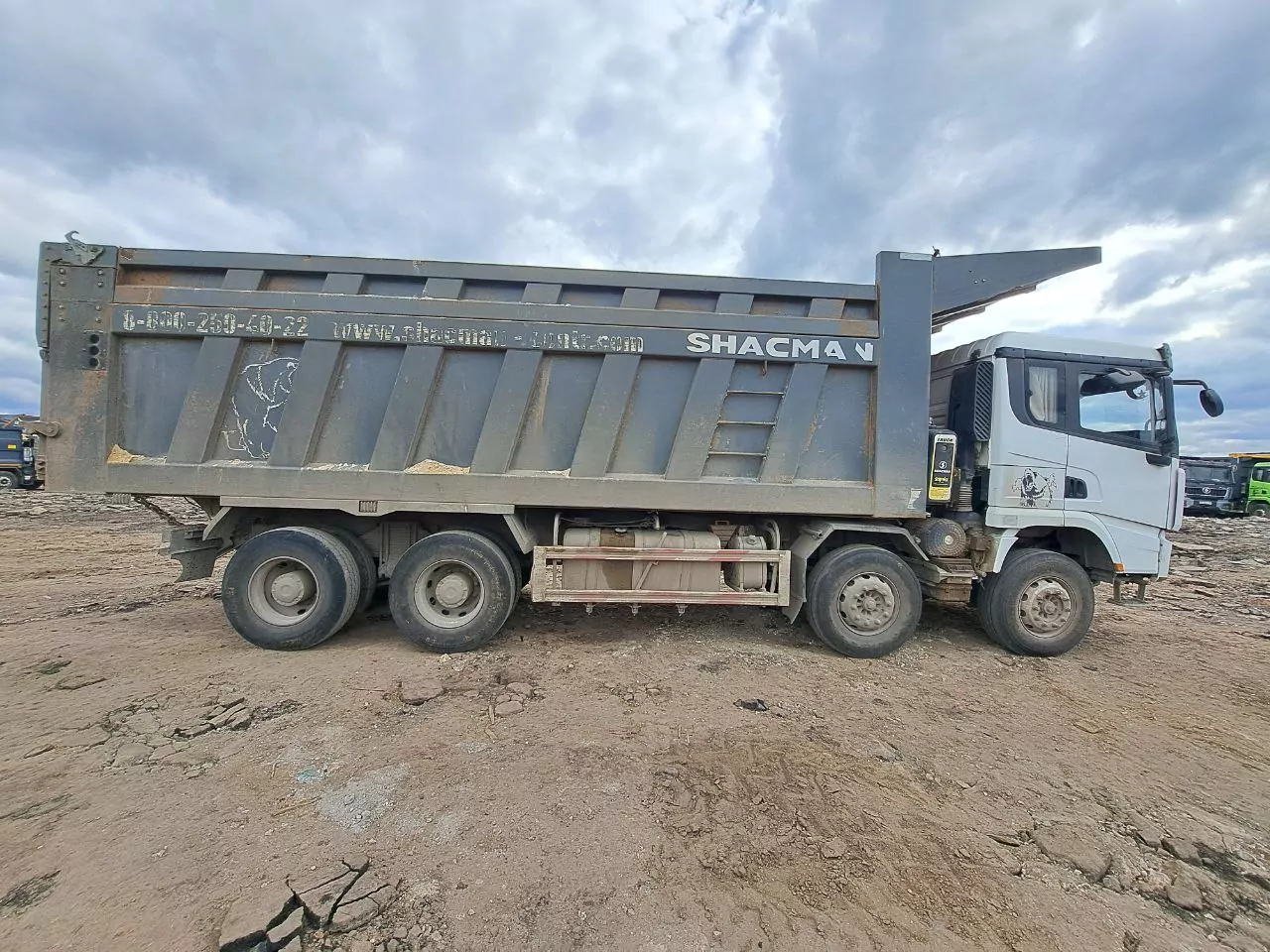 Shacman SX331863366 8x4 Самосвал