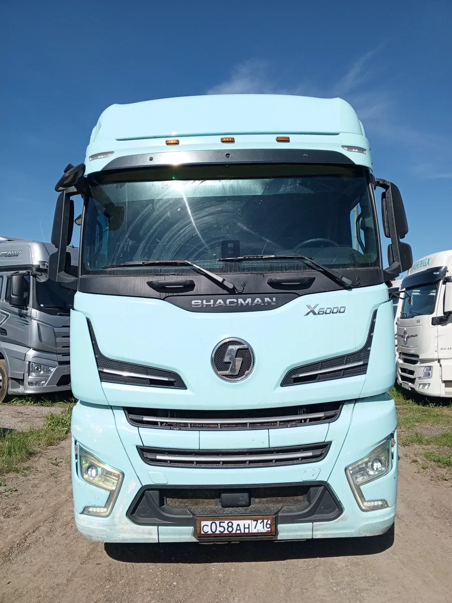 Shacman SX4188YY381 4x2 Седельный тягач
