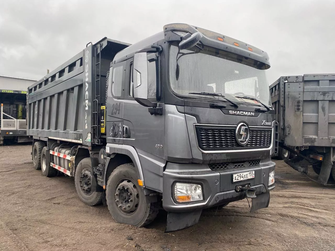 Shacman SX33186V366 8x4 Самосвал
