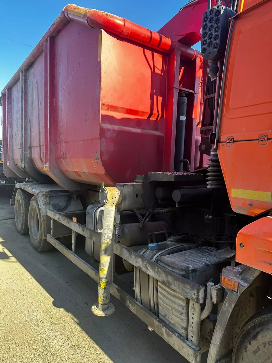 Кран центр «КАМАЗ» 659004 на шасси КамАЗ 65115 6x4 Ломовоз с КМУ