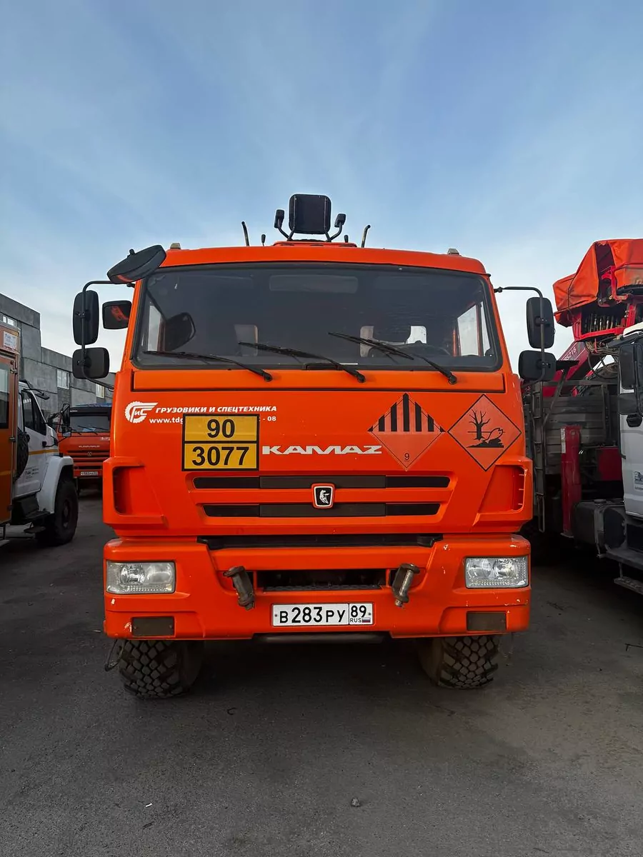 Исмиль 780810 на шасси КамАЗ 43118 6x6 Ломовоз с КМУ