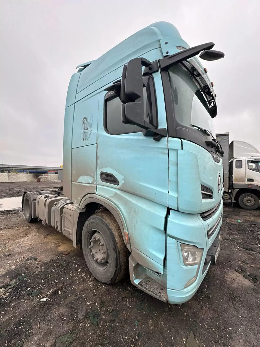 Shacman SX4188YY381 4x2 Седельный тягач