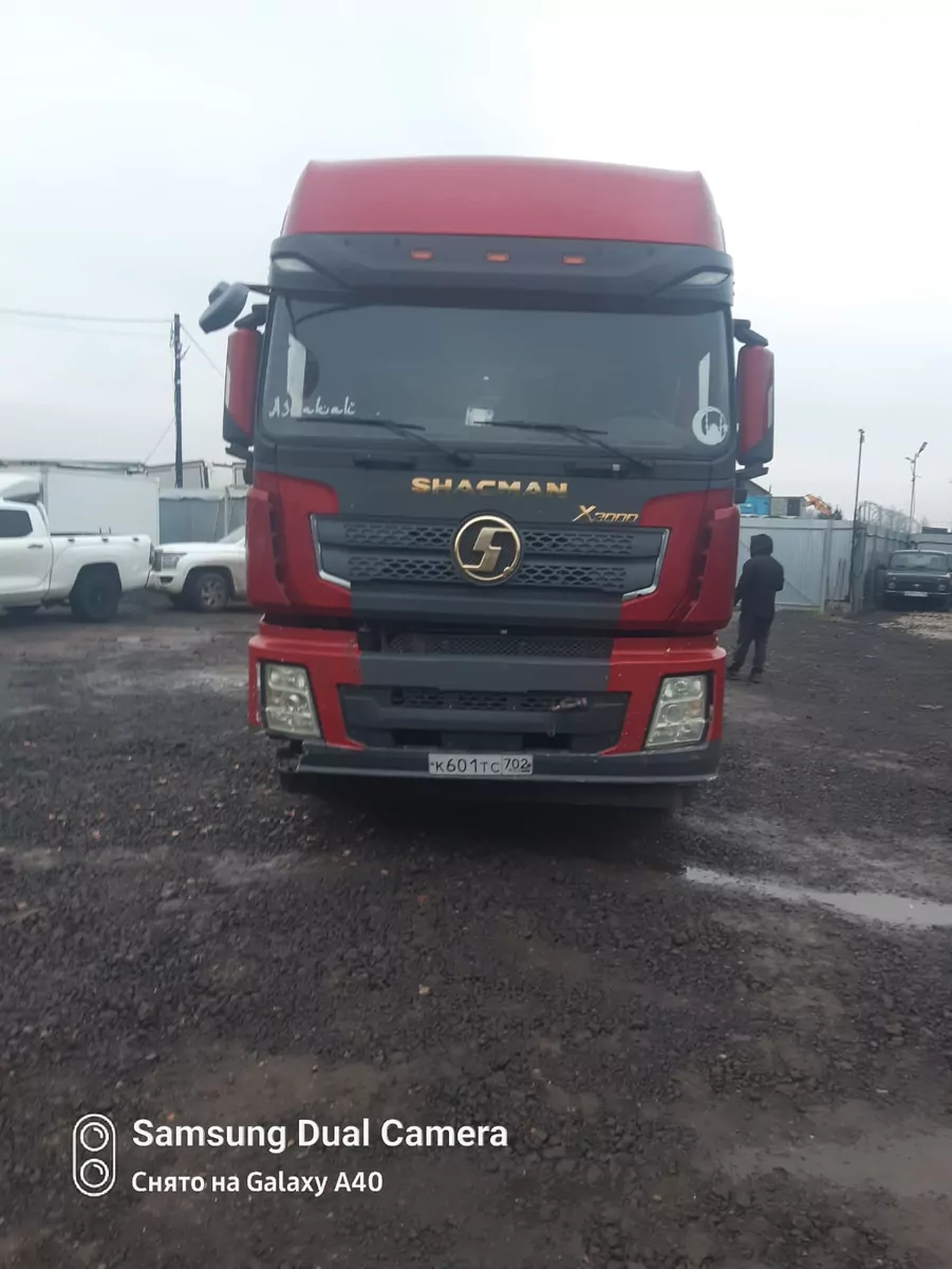 Shacman SX42584W324C 6x4 Седельный тягач