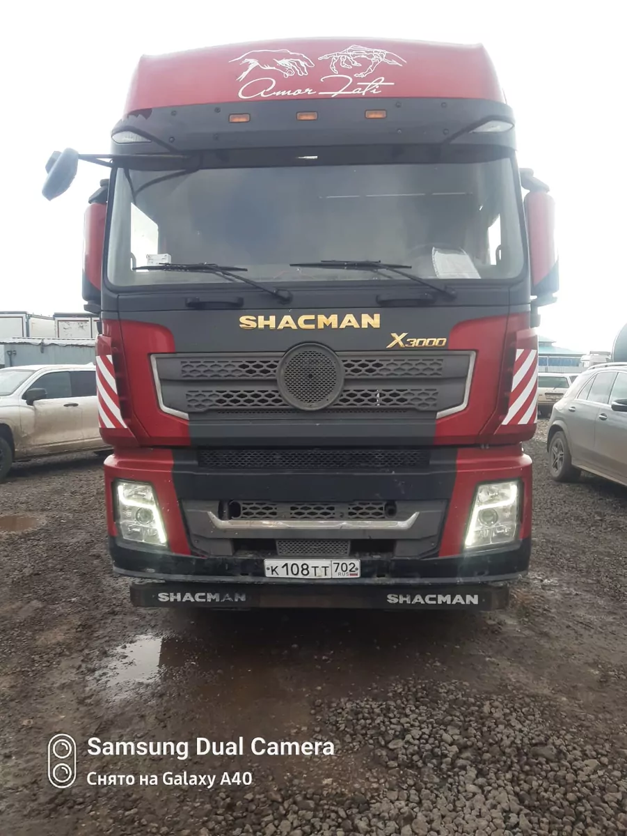 Shacman SX42584W324C 6x4 Седельный тягач