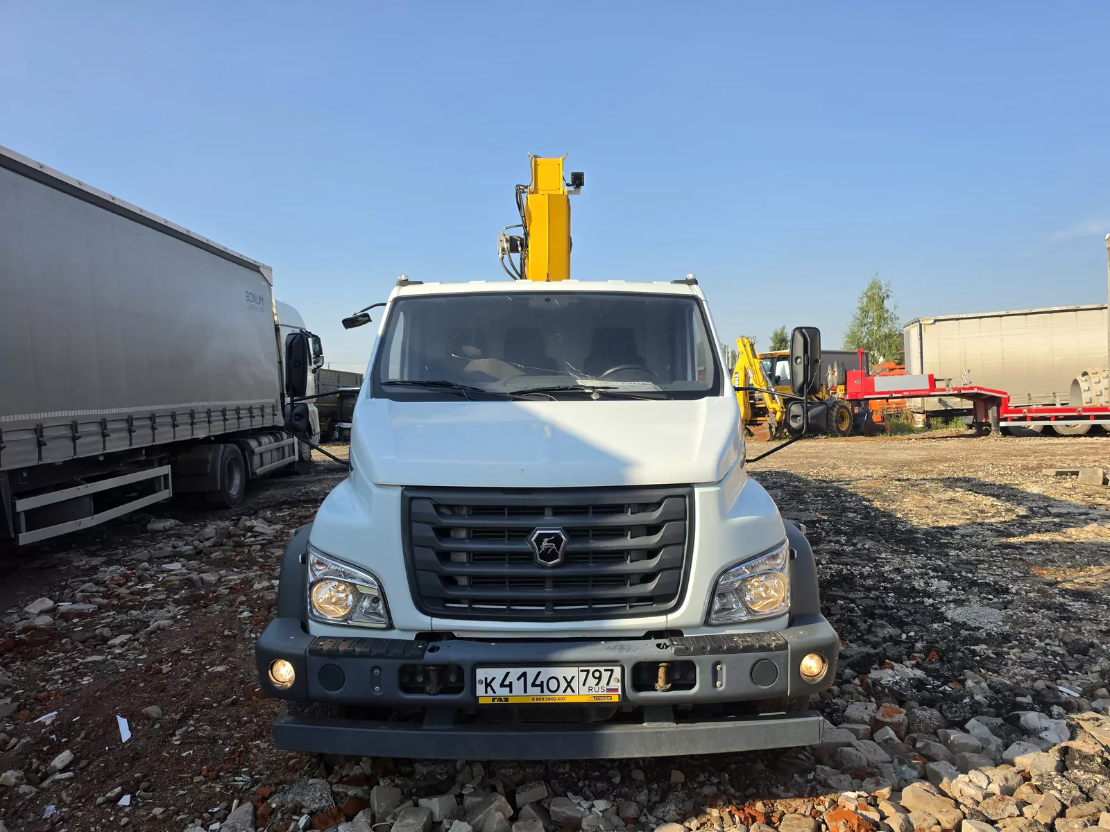 Новый завод 3010GD на шасси Газель NEXT Бортовой с КМУ