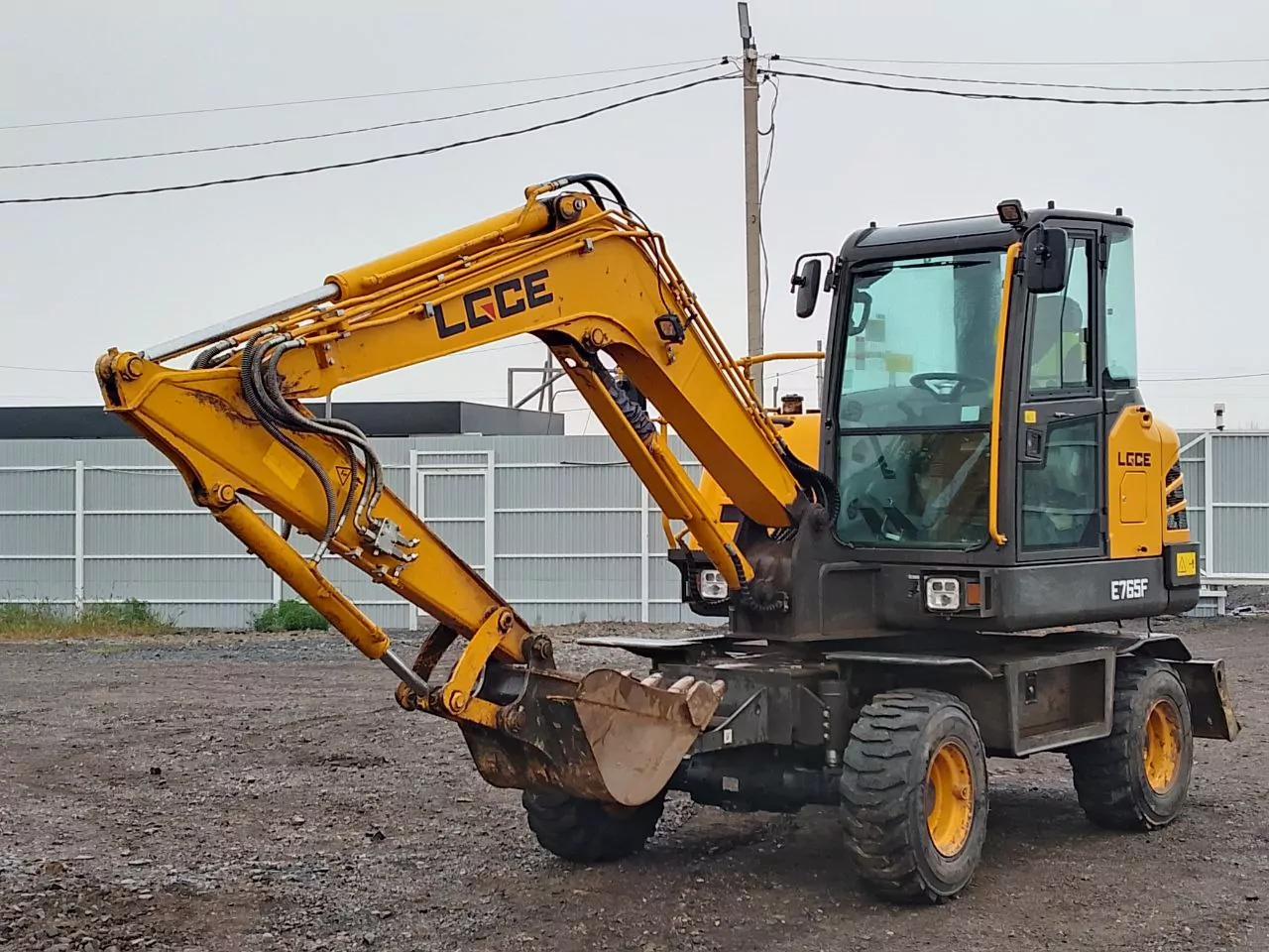 LGCE E765F Экскаватор колесный