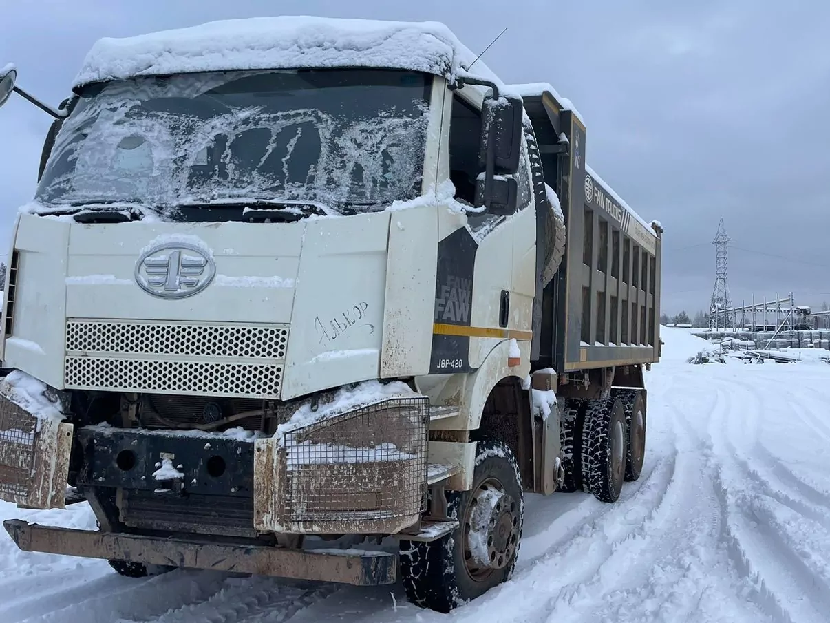 FAW J6 6x6 Самосвал