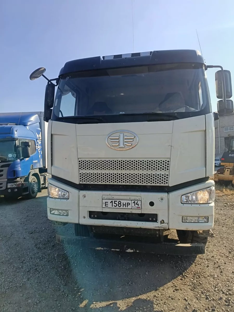 FAW J6 8x4 Самосвал