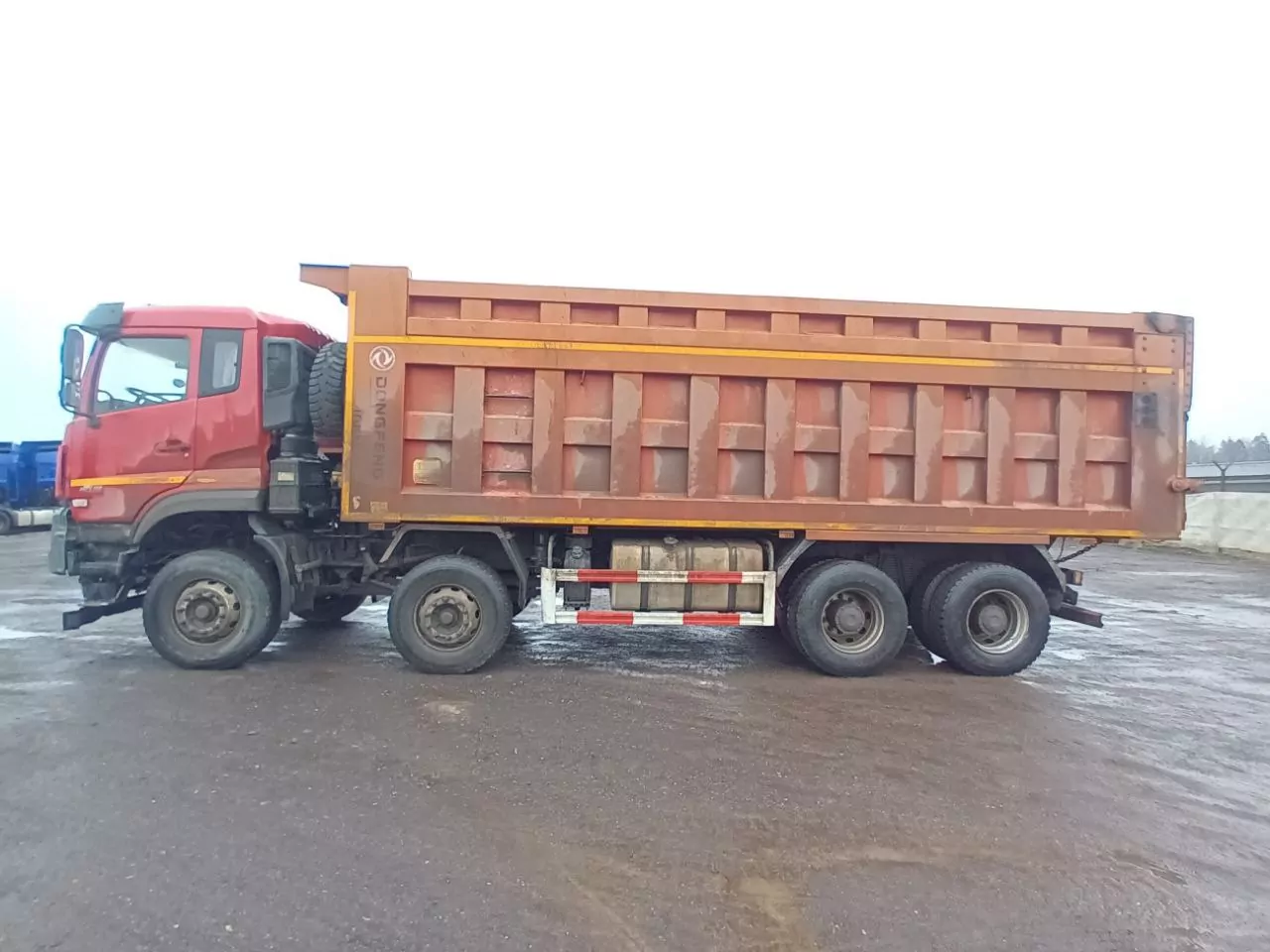 DongFeng KC 8x4 Самосвал