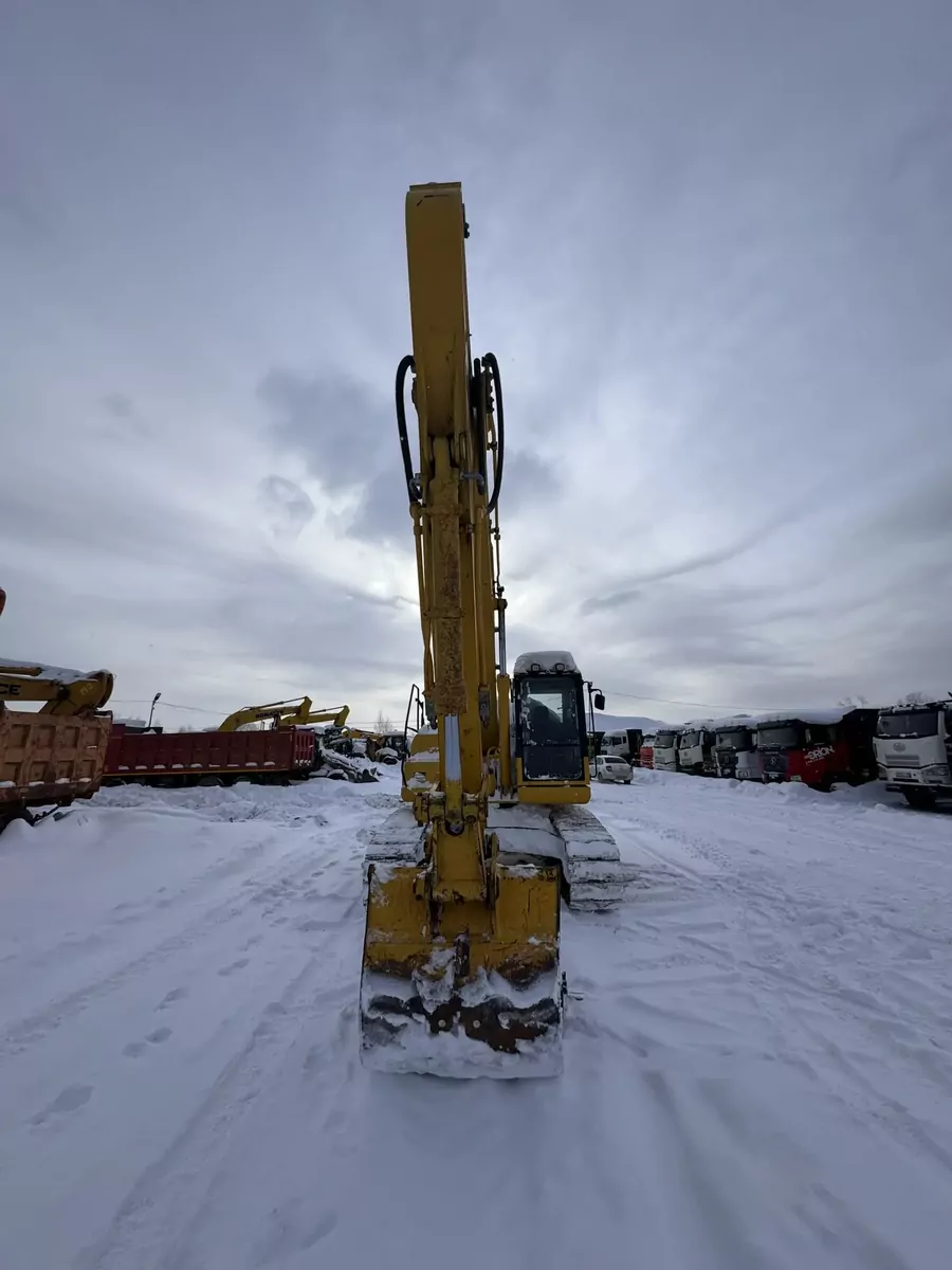 KOMATSU PC 220-8M0 Экскаватор