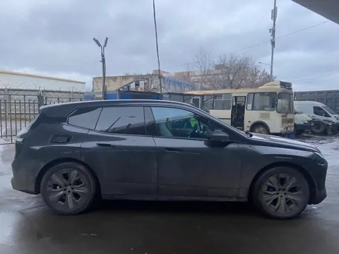 BMW iX