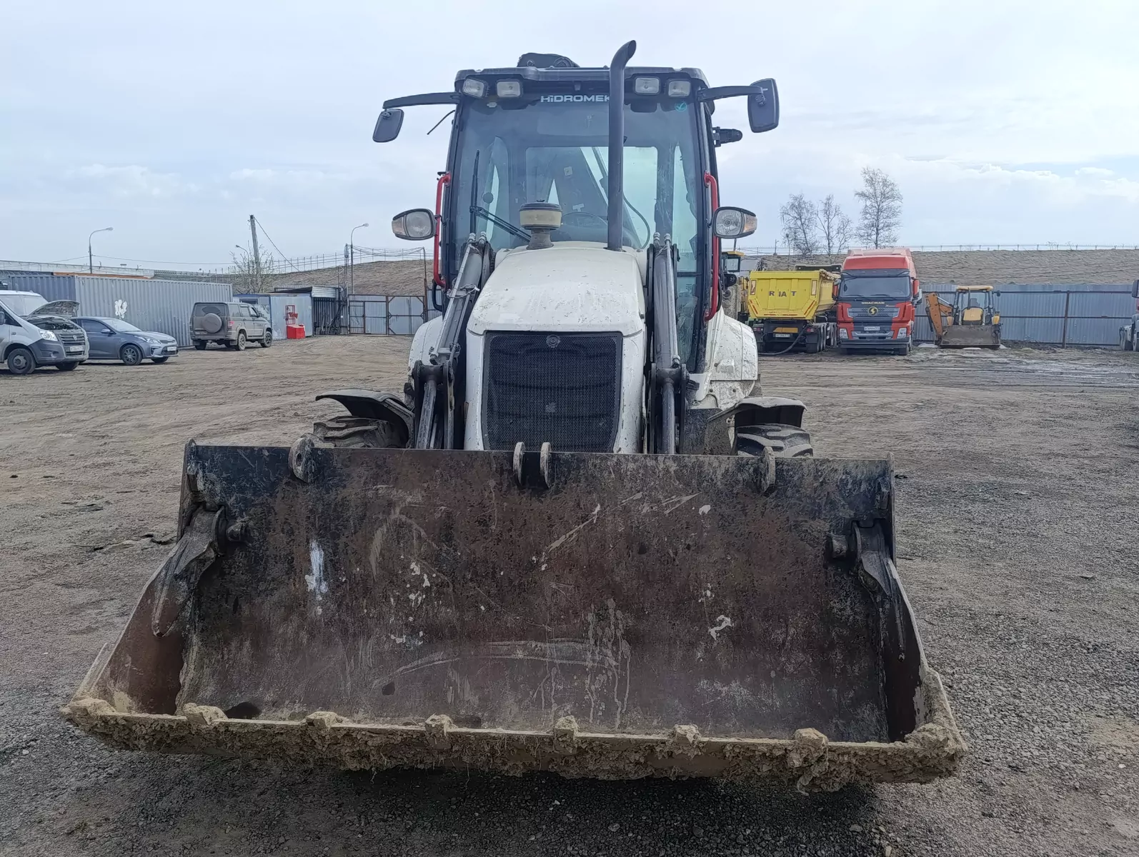 HIDROMEK 102 Экскаватор-погрузчик