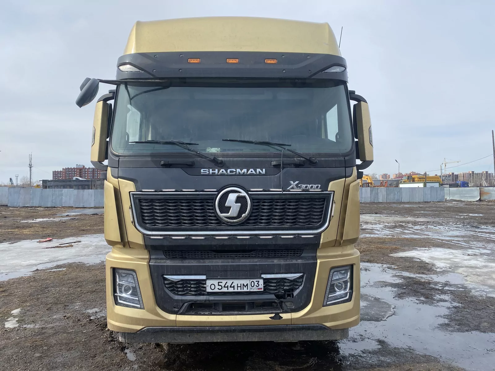 Shacman SX42584V324 6x4 Седельный тягач