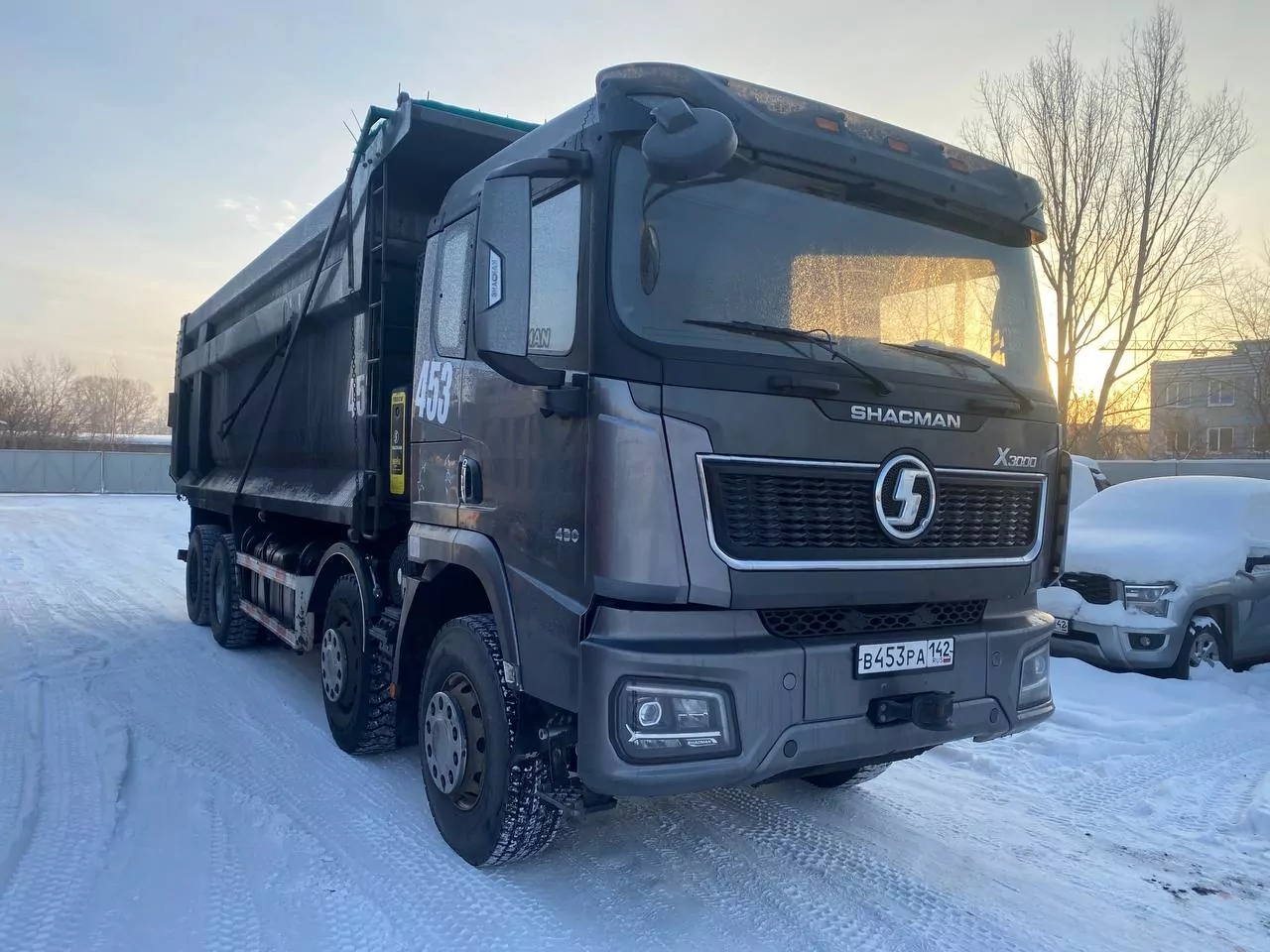 Shacman SX33186V366 8x4 Самосвал