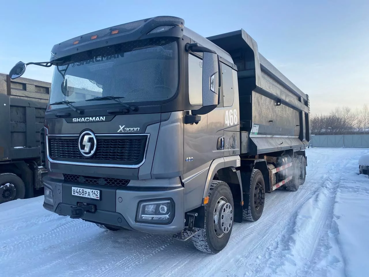 Shacman SX33186V366 8x4 Самосвал