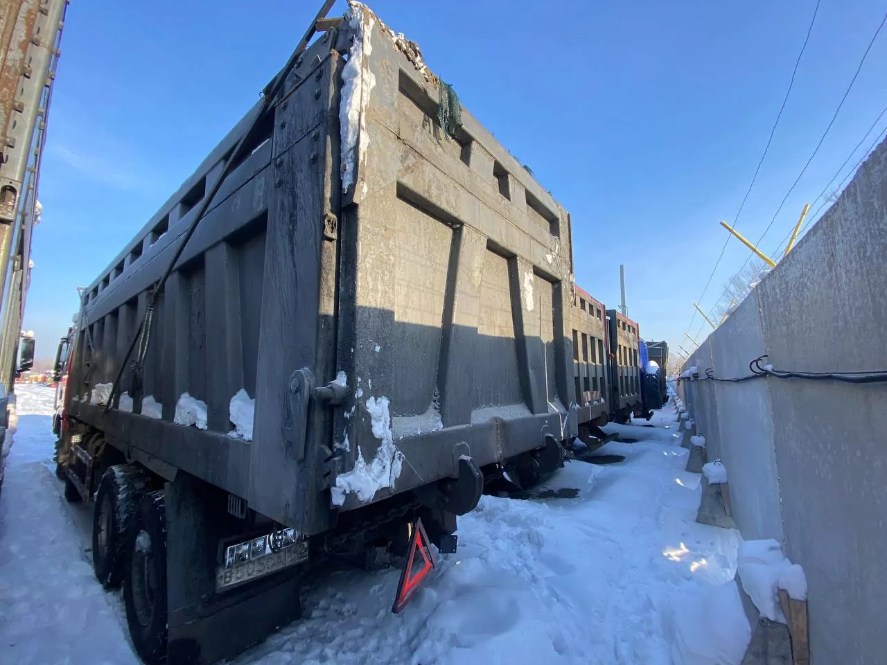 Shacman SX33186W366C 8x4 Самосвал