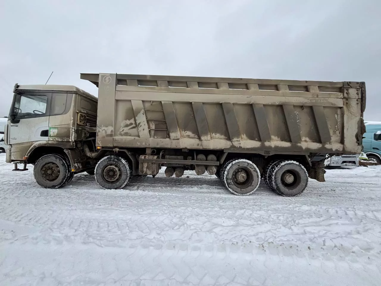 Shacman SX33186V366 8x4 Самосвал