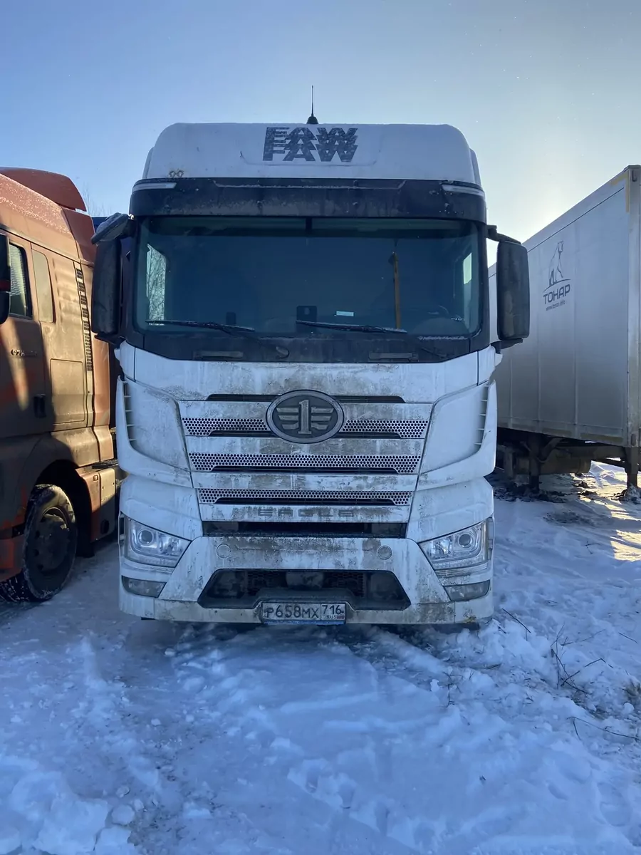 FAW J7 4x2 Седельный тягач