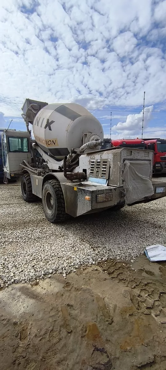 YNIX QGMC4000 Автобетоносмеситель с самозагрузкой