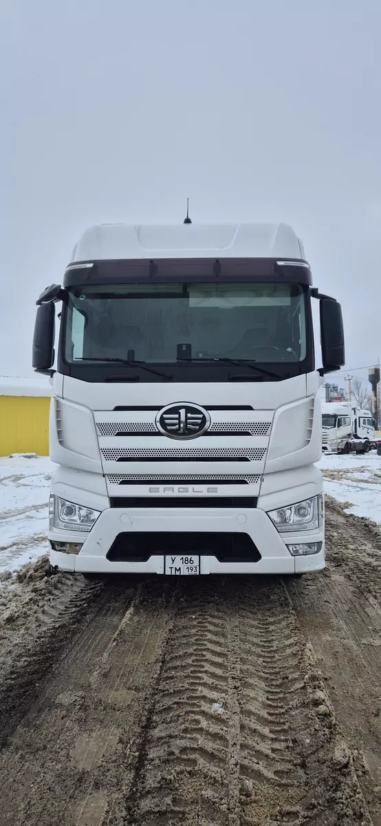 FAW J7 4x2 Седельный тягач