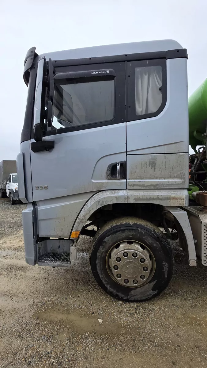 Shacman (Shaanxi) SX5258GJB6R384 6x4 Автобетоносмеситель