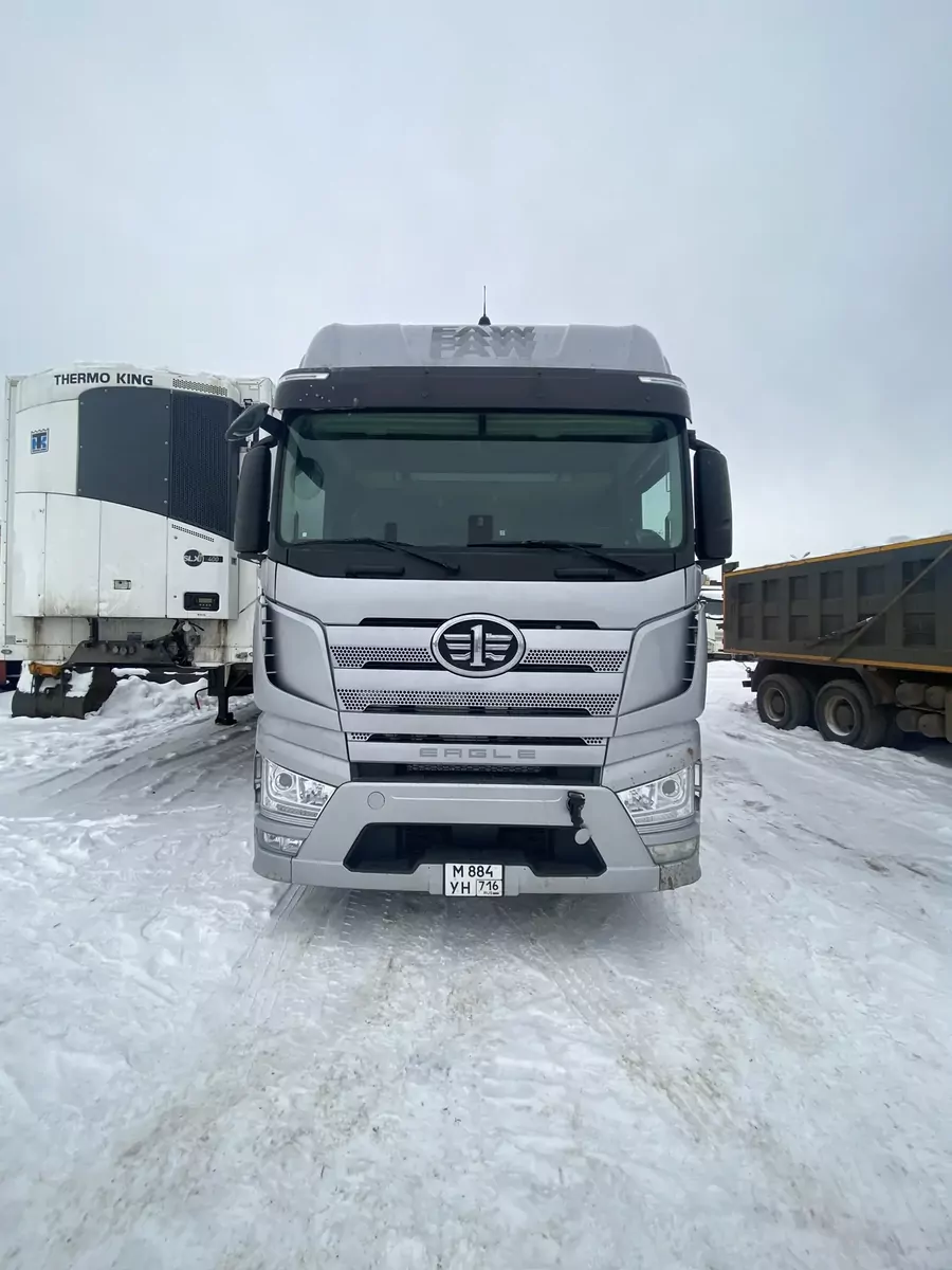 FAW J7 4x2 Седельный тягач