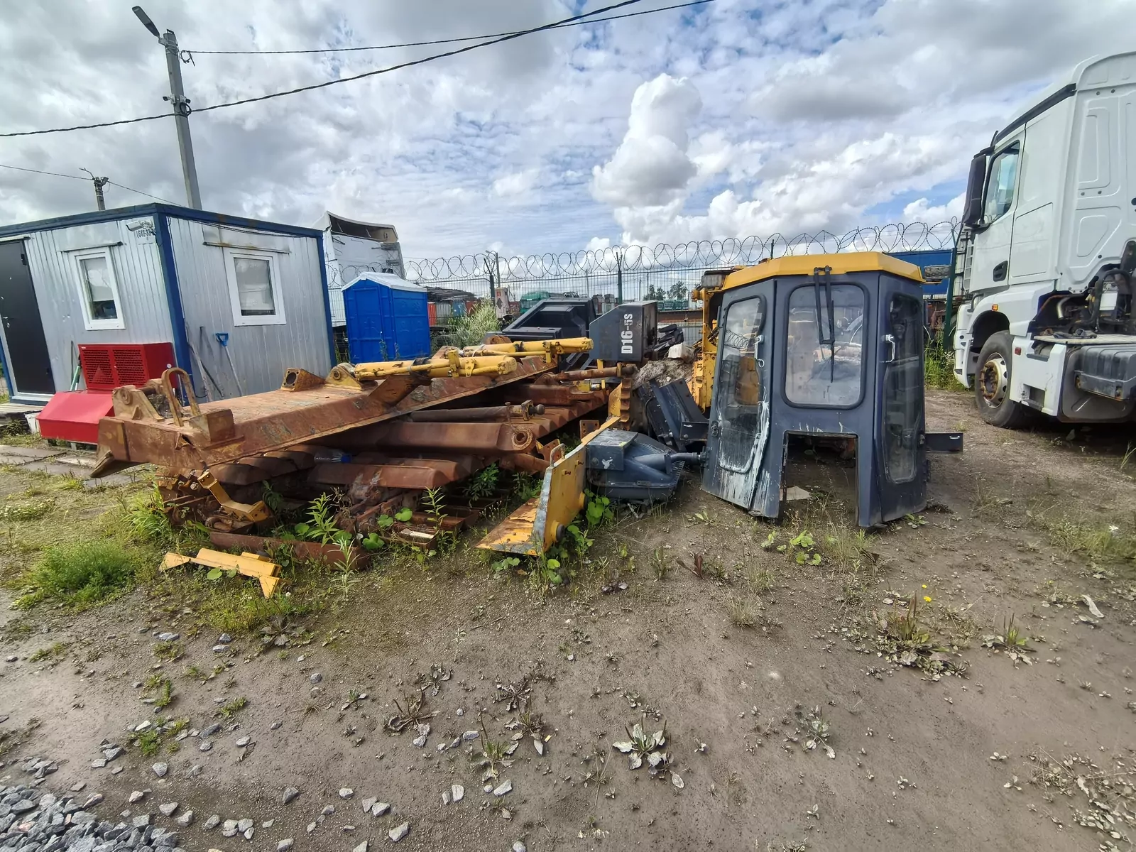 Beezone D16-5S Бульдозер