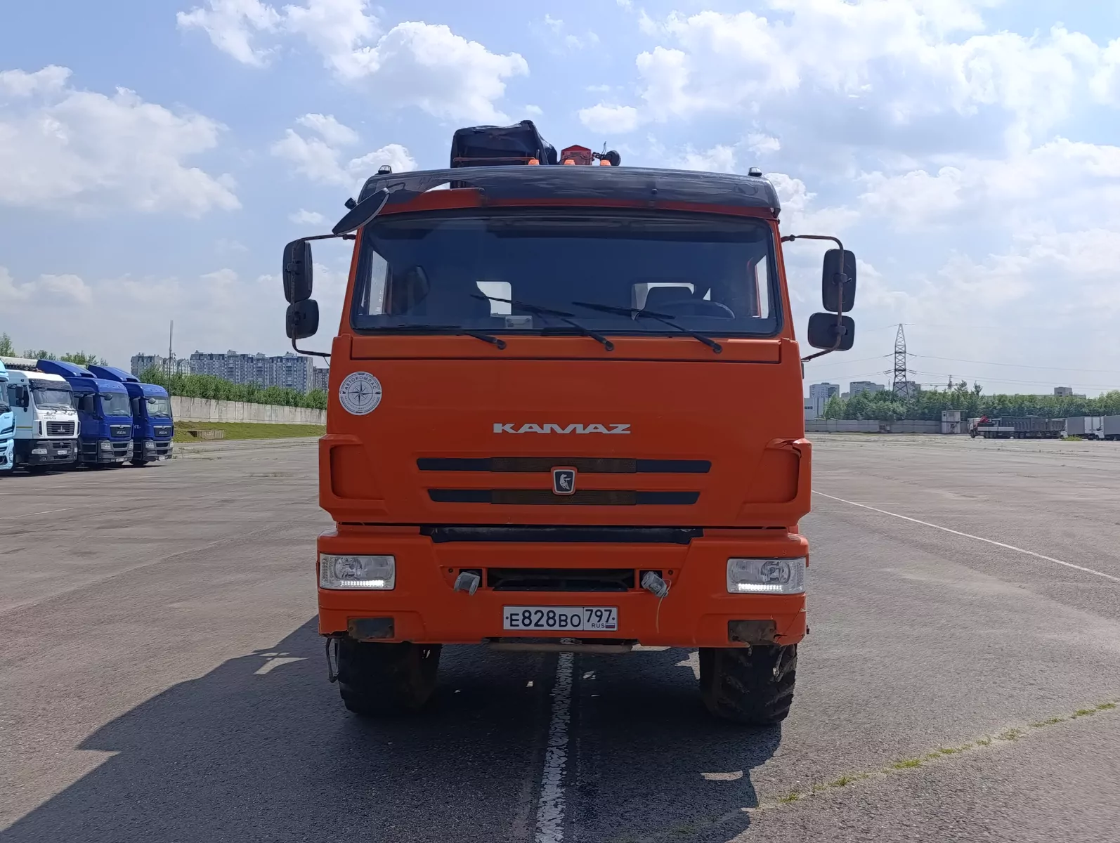 СПМ 732407 на шасси КамАЗ 43118 6x6 Бортовой с КМУ