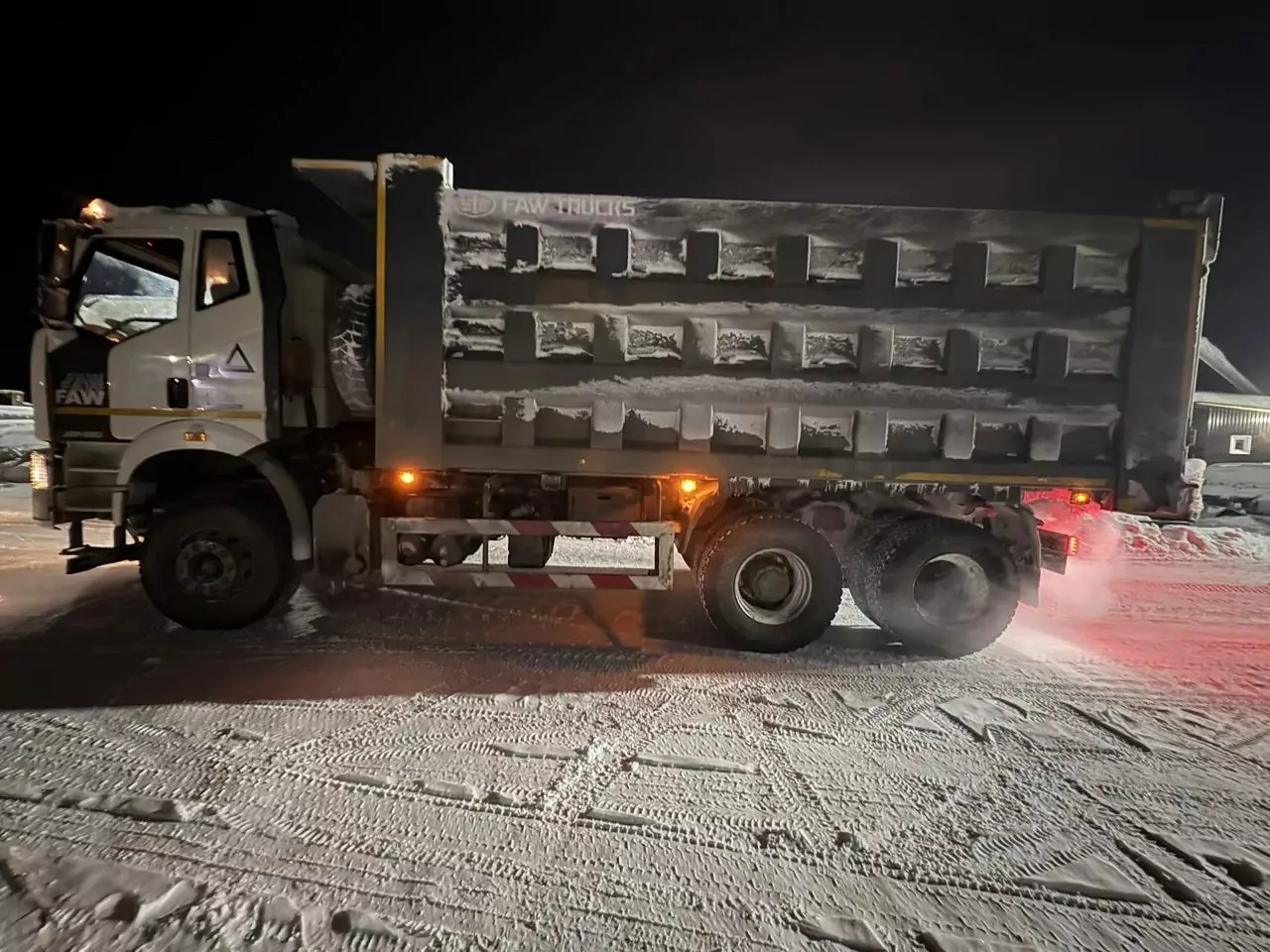 FAW J6 6x4 Самосвал