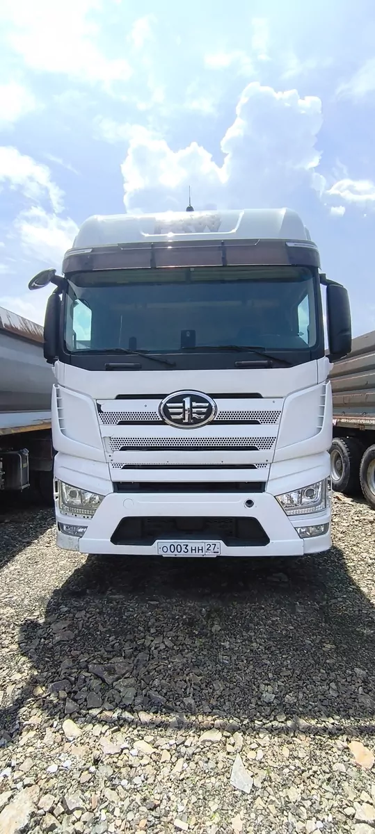FAW J7 6x4 Седельный тягач