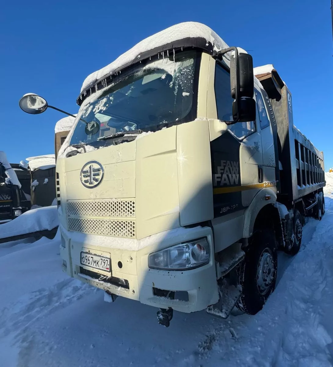 FAW CA3310P66K24T4E4 8x4 Самосвал